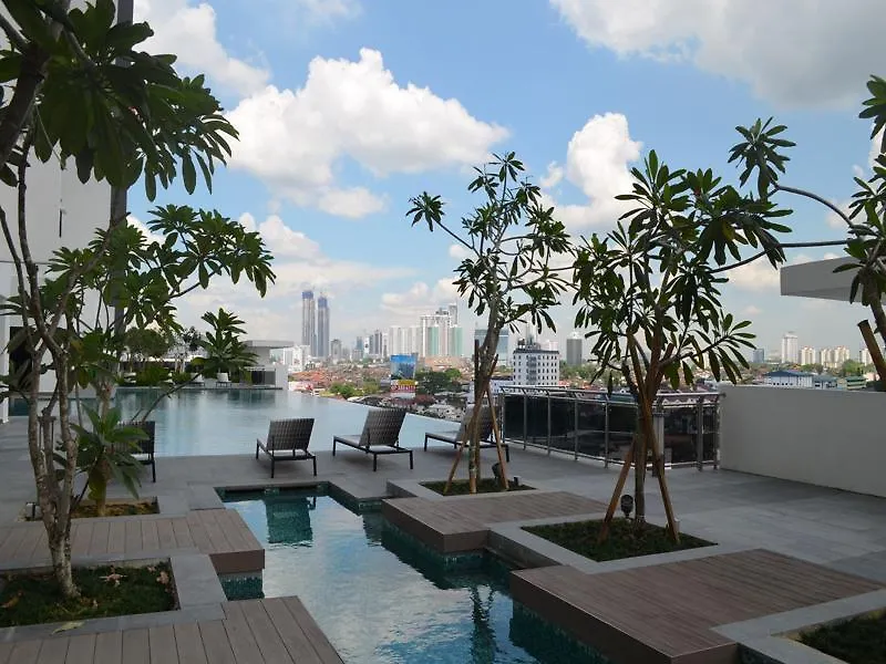 1 Tebrau Suites Johor Bahru 0*,  Malásia