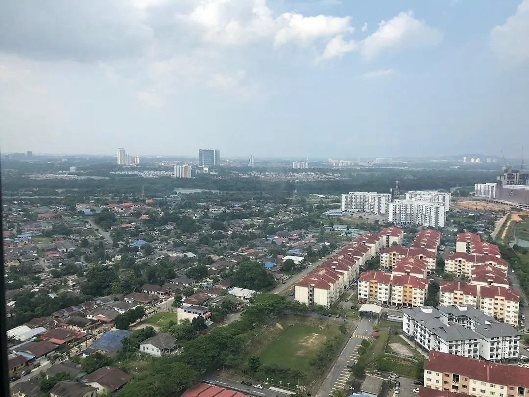 1 Tebrau Suites Johor Bahru 0*,
