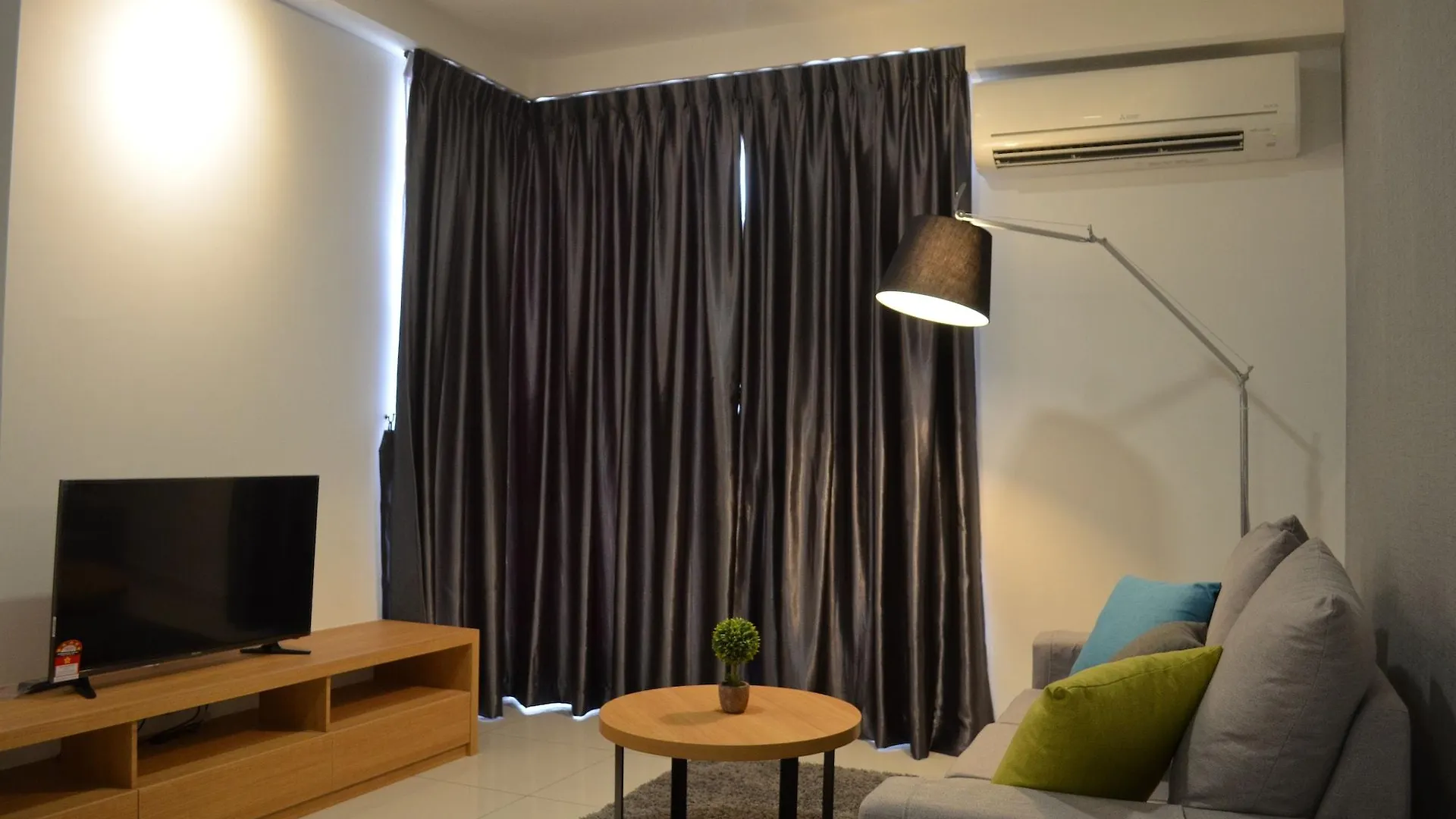 1 Tebrau Suites Johor Bahru 0*,  Malásia