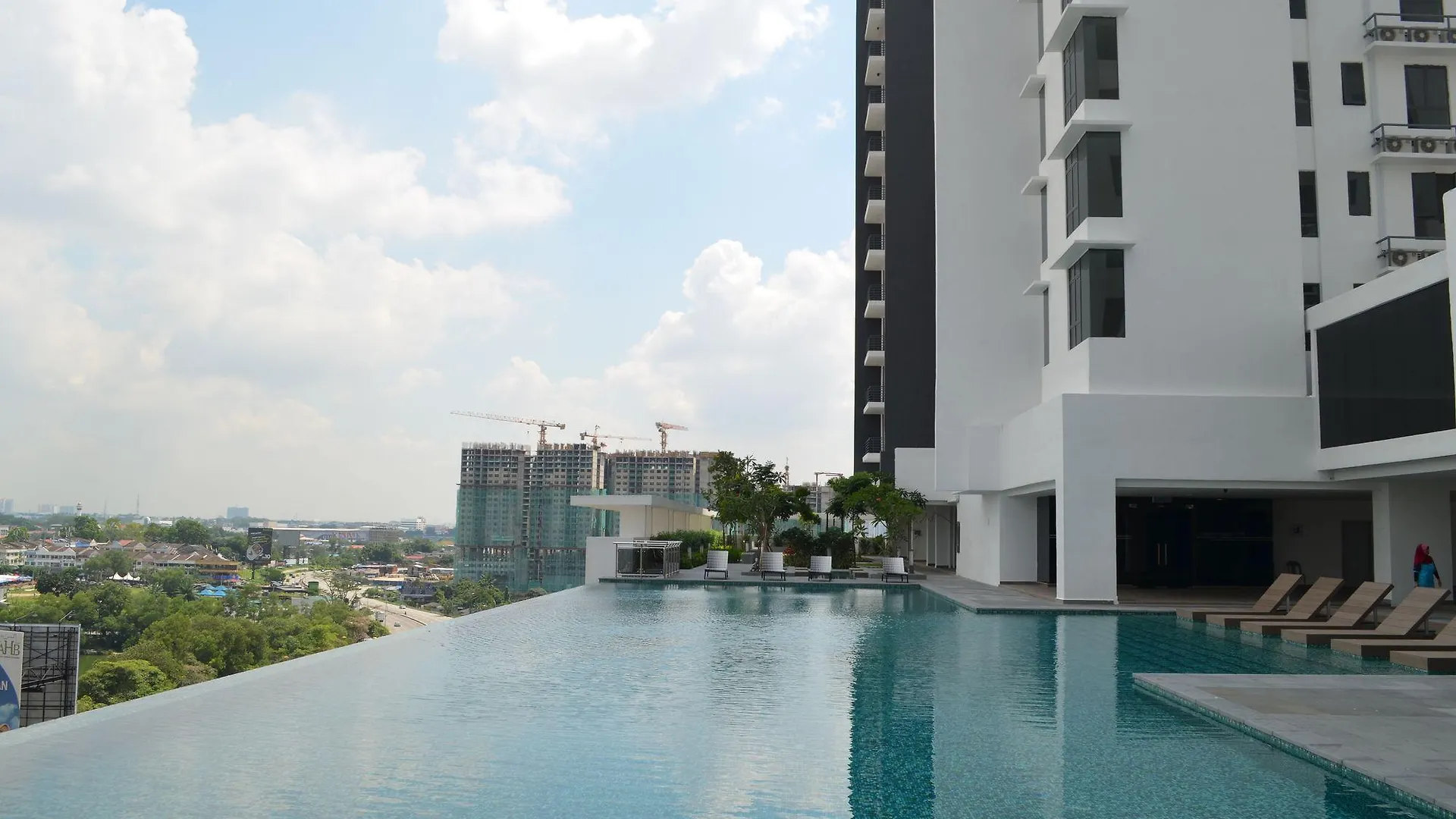 1 Tebrau Suites Johor Bahru