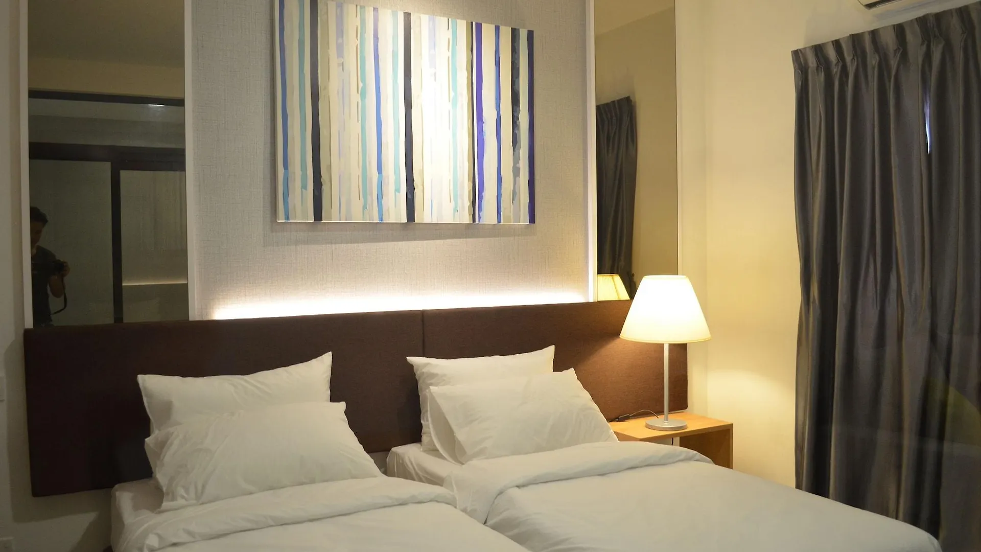 1 Tebrau Suites Johor Bahru 0*,